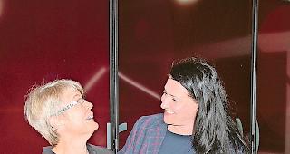 H&ouml;rern&auml;he. Elisabeth Locher (links) zu Gast bei rro-Moderatorin Karin Imhof.