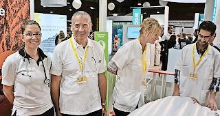 Spital Wallis. Anja K&eacute;ry und Franz Ruff in der &laquo;Notfallstation&raquo;. Fotos mengis media