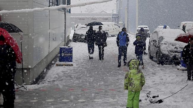 Wenns denn schneit, macht man doch das Beste draus. Und da gehören Schneebälle einfach dazu. Nicht anders am Pomona Fäscht.