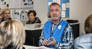 Herold Bieler, Chefredaktor Walliser Bote, bei einer der zahlreichen Rundg&auml;nge am Wochenende. 