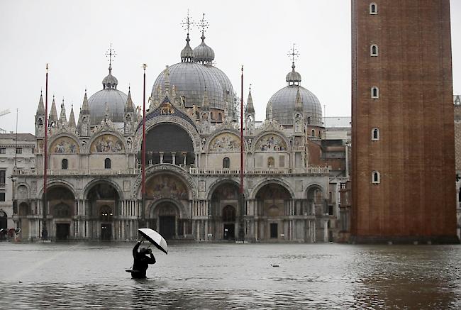 Für die kommenden Tage sind in Venedig niedrigere Wasserstände vorausgesagt. 