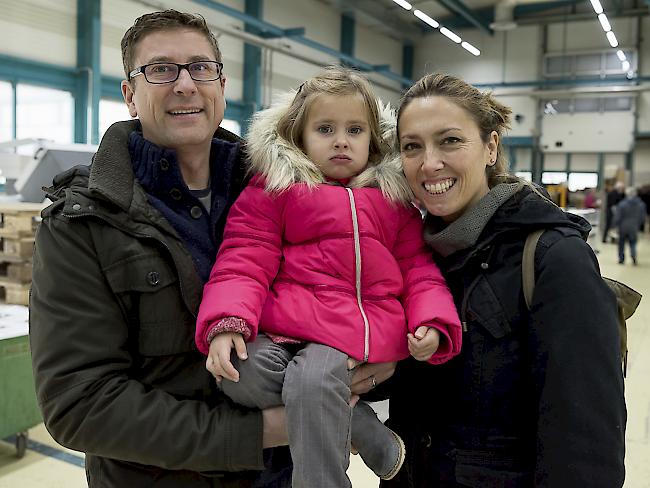 Fabian (45), Alexandra (3) und Beatriz (42) Venetz, Glis. 