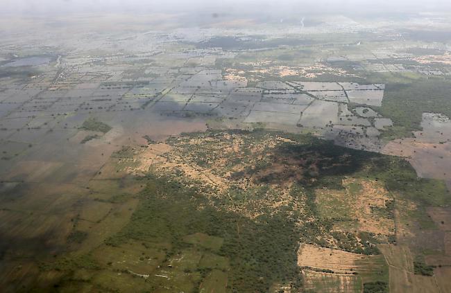 Überflutete Region in Somalia. Afrika muss laut einer neuen Studie besonders stark an den finanziellen Folgen des Klimawandels leiden.