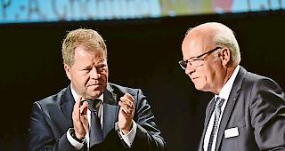 Schweigen. Die WKB und VR-Pr&auml;sident Pierre-Alain Grichting (beim Abschied von Jean-Daniel Papilloud im Mai 2018) lehnen Fragen ab.Foto Keystone