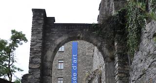 Das Kunstmuseum Wallis pr&auml;sentiert seine Sammlung in einem neuen Buch.