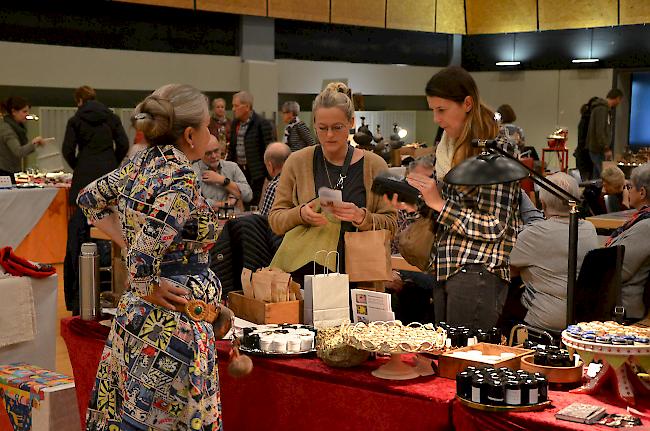 Impressionen vom traditionellen Advents- und Hand-Werk-Markt in der Briger Simplonhalle.