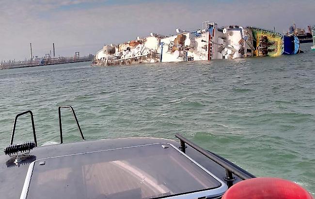 Die Queen Hind liegt im Wasser, Tausende Schafe sind vermutlich bereits tot.