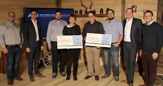 Check&uuml;bergabe (v.l.) Thomas Spadaro (AK Sozial, Brig), Jens Theler (Vorstand JWK, Brig), Sebastian Arnold (AK Sozial, Brig), Alice Stucky (Verein Unterschlupf, Brig), Raphael Jossen (Kinder- und Jugendeinrichtung
Mattini, Brig), Simon Schnydrig (Pr&auml;sident AK Sozial, Brig), Marc Willisch (Pr&auml;sident JWK, Brig)
Michael Lochmatter-Bringhen (AK Sozial, Brig).