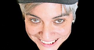 Verstecken? Schriftstellerin Christine Pfammatter: &laquo;Was ein Autor oder eine Autorin nicht kann,  ist sich verstecken.&raquo;Foto zvg