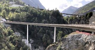 Die Chinegga-Br&uuml;cke, das Hauptbauwerk des Umfahrungsprojekts f&uuml;r Stalden, ist fertiggestellt und wurde heute eingeweiht.