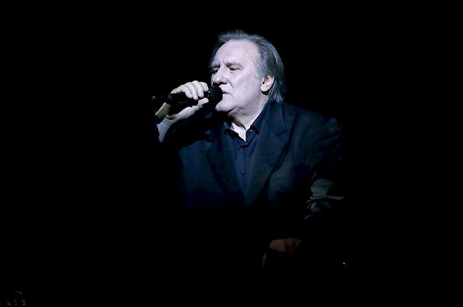 Der französische Star-Schauspieler und Chansonnier Gérard Depardieu in Zermatt mit seinem Programm «Depardieu chante Barbara» auf die Bühne.