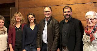 Rudolf Pesc, Adjunkt kantonales Amt f&uuml;r Rhonewasserbau (Mitte), Astrid Hutter (rechts aussen), Judith Kalbermatter (links aussen), Gemeinder&auml;tinnen Steg-Hohtenn und Vorstand CVP Steg-Hohtenn.