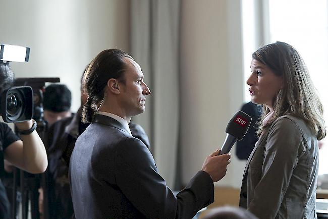 Vom Fragensteller zum Gefragten. Adrian Arnold hier in einem Interview mit SVP-Nationalrätin Nadja Pieren (im Februar 2014).