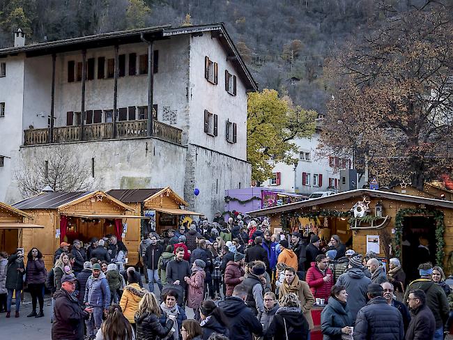 Traditioneller Adventsmarkt in Naters. 