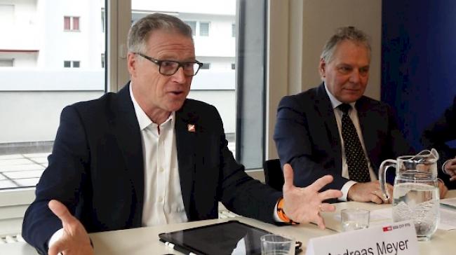 SBB CEO Andreas Meyer (l.) und Staatsrat Jacques Melly zogen am Montag vor den Medien eine Zwischenbilanz zum Arbeitsprogramm «Gesamtperspektive Wallis».