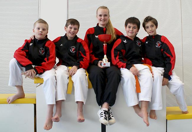 Einige Mitglieder des Karateclubs Gampel-Saastal haben an der SSKF-Meisterschaft in Zollikofen erfolgreich teilgenommen. 