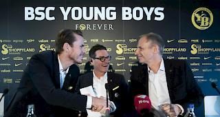 Wanja Greuel, CEO YB, links, Hanspeter Kienberger, Pr&auml;sident des YB Verwaltungsrats, Mitte, und Pierre Caloz, Verwantwortlicher f&uuml;r die Produktionsstandorte von CSL Behring am Dienstag bei einer Medienkonferenz im Stade de Suisse in Bern.