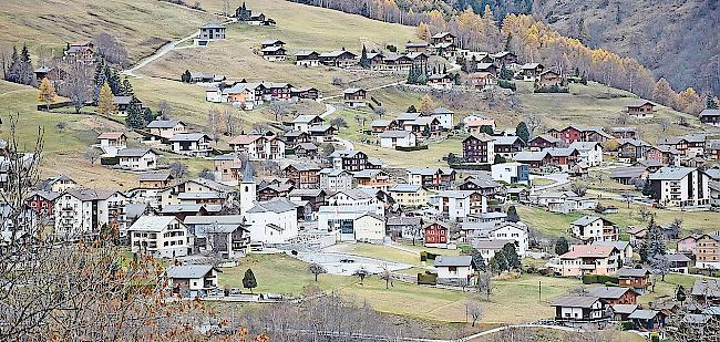 Aus der Traum? In den Schattenbergen erhält das geplante Altersheimprojekt mit dem dafür
vorgesehenen Standort Unterbäch (Bild) einen Dämpfer.