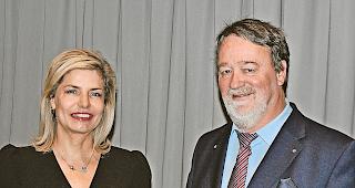 Anerkennung. Gabrielle Barras und Felix Ruppen wurden ins Pr&auml;sidialkollegium gew&auml;hlt.Foto mengis media
