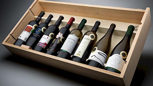 Traditionsgemäss werden die acht sterngekrönten Weine in einer Geschenkbox  zum Preis von 220 Franken angeboten.