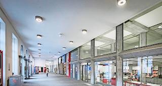 Umnutzung. Die SBB weitet das Gesch&auml;ftsangebot in der Briger Bahnhofshalle insbesondere mit einer Apotheke aus.Foto mengis media/Alain Amherd