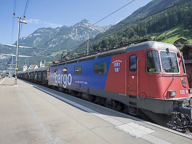 Die Wettbewerbskommission Weko wird die geplante Übernahme eines Teils von SBB Cargo durch vier Strassentransportunternehmen vertieft prüfen.