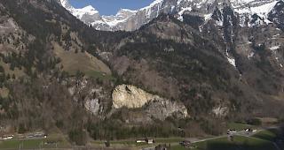 Vom ehemaligen Munitionslager der Armee in Mitholz im Berner Oberland geht ein f&uuml;r die Bev&ouml;lkerung nicht akzeptables Risiko aus, wie die am Montag publizierte Zweitbeurteilung des Bundesamtes f&uuml;r Umwelt best&auml;tigt. 