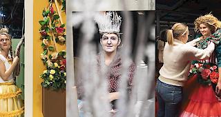 Letzte Vorbereitungen zur &laquo;Die Schneek&ouml;nigin&raquo; des Visper Theaters.