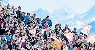 Powerteam. Exekutivchef Marius Robyr (links) und Vize Hugo Steinegger mit dem WM-Dossier.