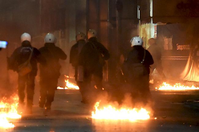 Polizeiaktionen in der Nacht auf Samstag im Zentrum von Athen.