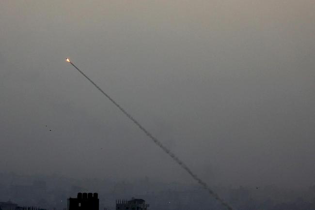 Militante Palästinenser hatten am Samstagabend nach einer rund einwöchigen Pause vom Gazastreifen aus erstmals wieder drei Raketen auf israelisches Gebiet abgefeuert. (Archiv)