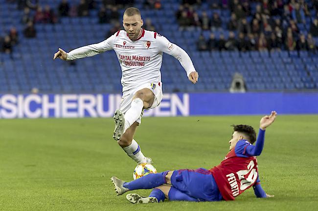 Mehr Biss. Raoul Petretta und der FC Basel zeigten dem FC Sitten und Pajtim Kasami (links) die Grenzen auf. Foto Keystone