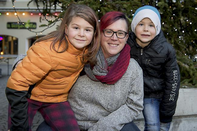 Luana (9), Claudine (37) und Mike (6) Dirren, Visp.