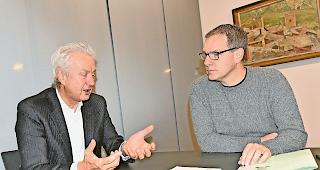 F&uuml;r den Kauf. Gemeindepr&auml;sident Martin L&ouml;tscher (links) und Vizepr&auml;sident Patrick Ruff: Der Gemeinderat beantragt  der Urversammlung den Kauf der Industriehalle im Leukerfeld. Foto mengis media