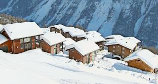 Feriensiedlung Lauchernalp. Auch hier stehen f&uuml;r die Gemeinde Wiler Investitionen an.Foto mengis media