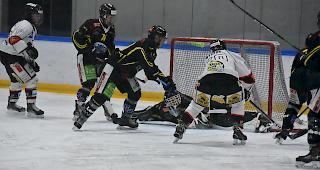 Adelboden sorgte vor allem in den ersten 40 Minuten f&uuml;r stete Gefahr in der Defensive des EHC Saastal mit Goalie Dominic Plaschy.