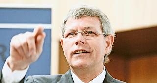 Verkauf gestoppt. Albert Baehny, VR-Pr&auml;sident der Lonza, hat seinen CEO Marc Funk aufgrund unterschiedlicher strategischer &shy;Auffassungen entlassen.Foto keystone