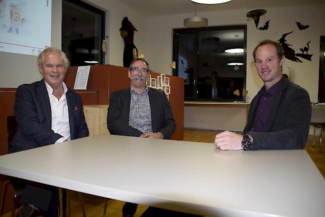 Enge Zusammenarbeit. René Kamer, VR-Präsident Blatten-Belalp Tourismus AG, und VR-Mitglied Raimund
Staubli mit Michael Nellen, Geschäftsführer Tourismus AG und Belalp Bahnen AG (von links).