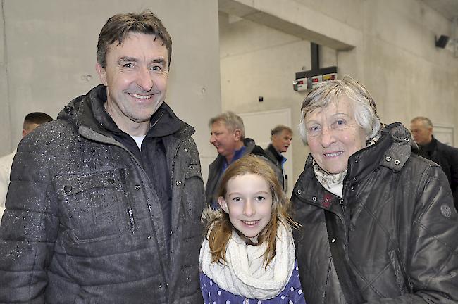 Rolf (55), Chantal (10) und Doris (80) Bürki aus Visp.