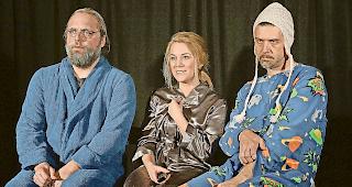 Musiktheater. Singende Darsteller: Mike Baader, Michaela Gurten und der Pianist &shy;Jean-Jacques Schmid (von links), der sich auch von seiner komischen Seite zeigte.