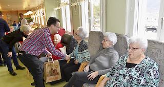 Freudentag.&nbsp;Impressionen der Heimweihnacht und Beschenkungsaktion im Leuker Ringackerheim.