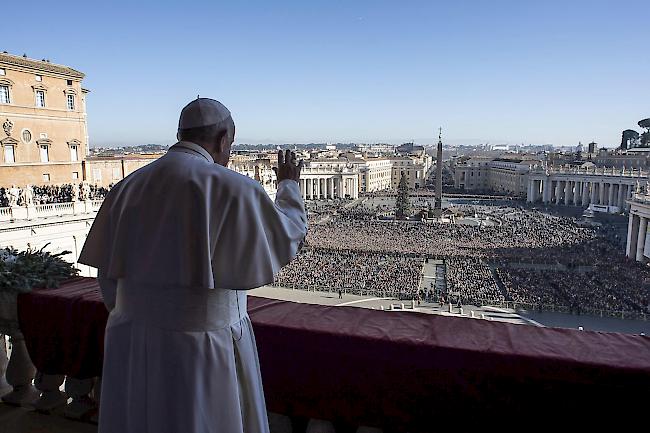 Papst Franziskus fordert einen besseren Schutz für Flüchtlinge und prangert die Abschottungspolitik Europas an.