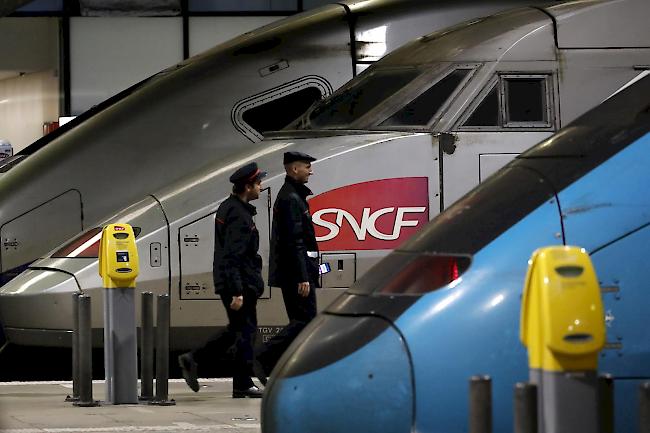 In Frankreich dauert der Bahnstreik an.