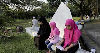 Gebete f&uuml;r die Opfer am 15. Jahrestag der Tsunami-Katastrophe.