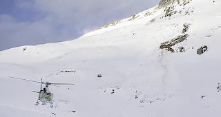 Am Donnerstag waren auf der Piste &laquo;Hinter Felli&raquo; am Oberalppass sechs Skifahrer von der Lawine versch&uuml;ttet worden, vier konnten sich aus eigener Kraft befreien. Zwei Leichtverletzte wurde in ein Spital gebracht.