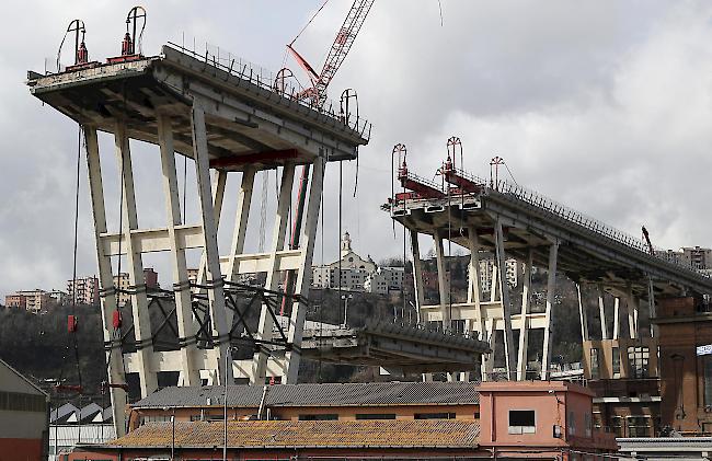 Die neue Brücke sollte Mitte Mai befahrbar sein. (Archivbild)