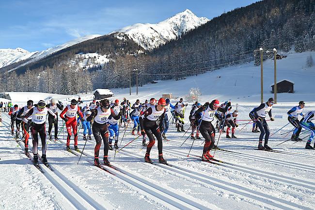 Mehr als 150 Teilnehmer waren beim Silvesterlauf im Goms am Start.