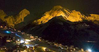 Durch Klaus Alpiger wurde das Massiv des Wasenhorns beleuchtet. Dieses Spektakel war sogar vom Rhonetal aus sichtbar.