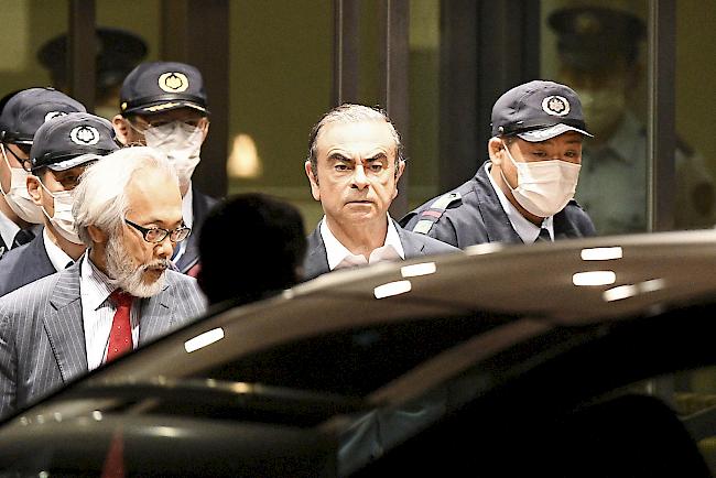 Ghosn (Mitte) steht in Japan wegen Untreue und finanziellen Fehlverhaltens beim japanischen Renault-Partner Nissan unter Anklage.