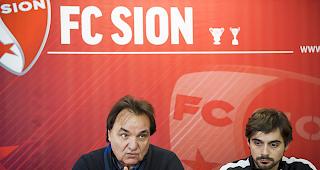 Der neue Mann ist da. Pr&auml;sident Christian Constantin (links) stellt den neuen Trainer Ricardo Dionisio Pereira vor.